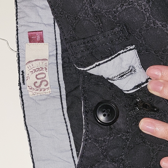 EUC SO Chino shortie shorts in perforated black, sz 1 - Picture 3 of 6